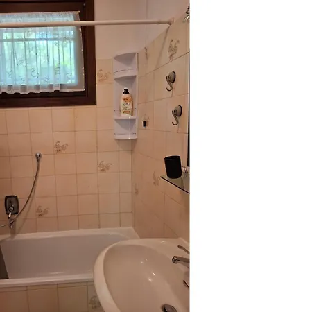 Singola Con Giardino Ghisallo Zona Bellagio Magreglio